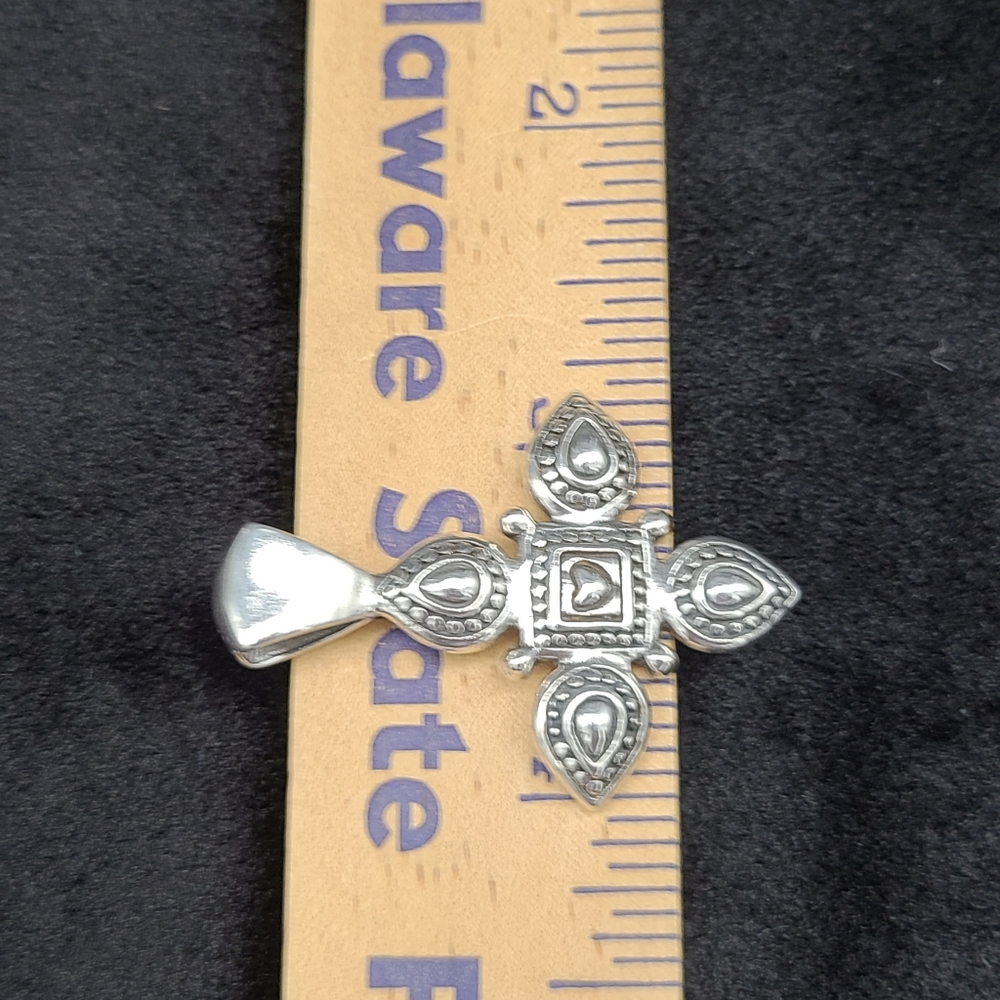 Vintage QT Sterling Silver Maltese Cross Pendant - Picture 7 of 7